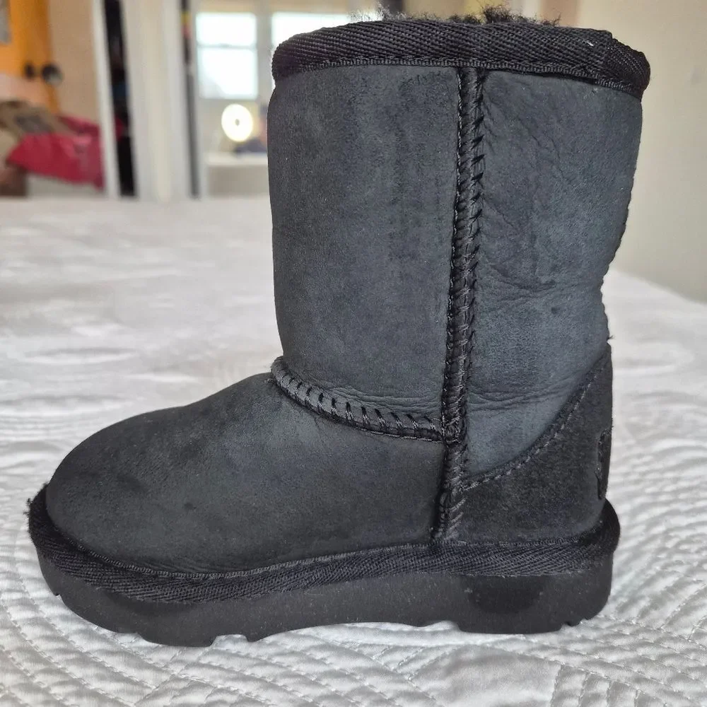 GUC UGG Classic Ⅱ Kids Boots #1017703K Black US Size 7
